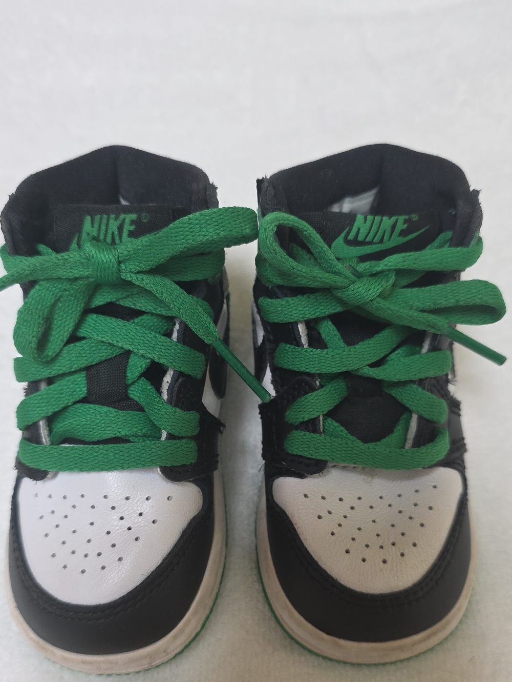 Nike Air Jordan Toddler Black, White and Green High-Top Sneakers 4C